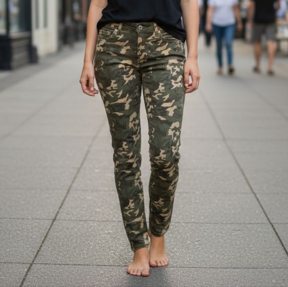 RUE 21 Womens Camo Camouflage Jeggings Mid Rise Pants Size 9 / 10 Skinny Jeans - Picture 1 of 16
